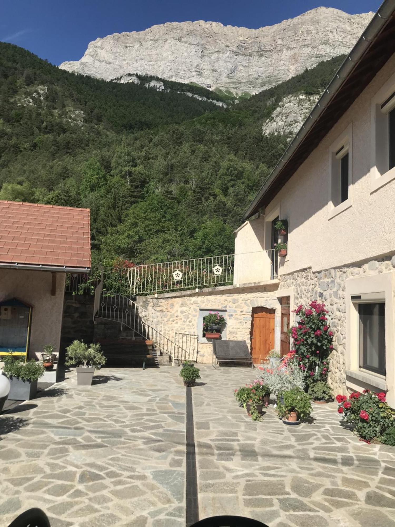 Le Rocher Des Ducs, Vue Sur Montagne, Abris Voitures Et Motos Bed & Breakfast Le Glaizil Exterior photo