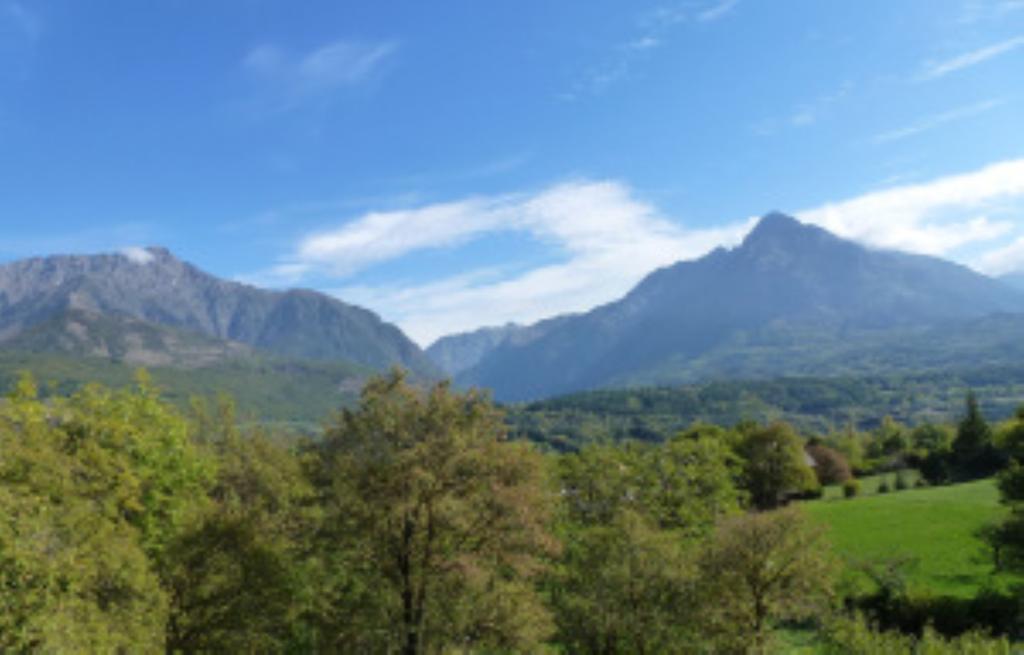 Le Rocher Des Ducs, Vue Sur Montagne, Abris Voitures Et Motos Bed & Breakfast Le Glaizil Room photo